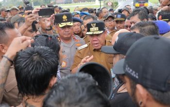 Temui Massa Aksi, Hidayat Arsani Janjikan Kepastian Hukum Tambang Rakyat