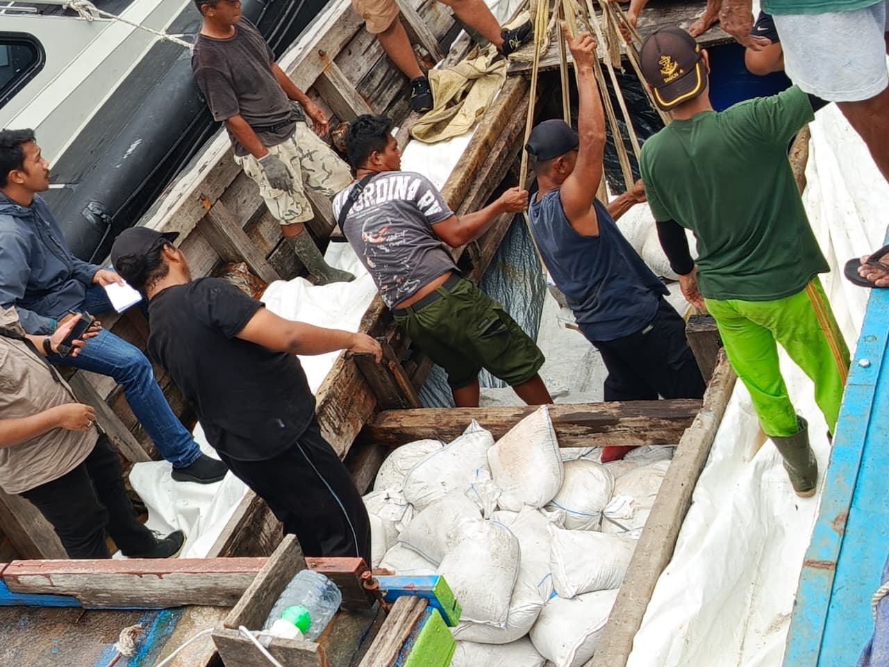 Timgab Berhasil Gagalkan Pengiriman Pasir Timah Diduga Ilegal dari Pelabuhan Tanjung Krasak ke Malaysia