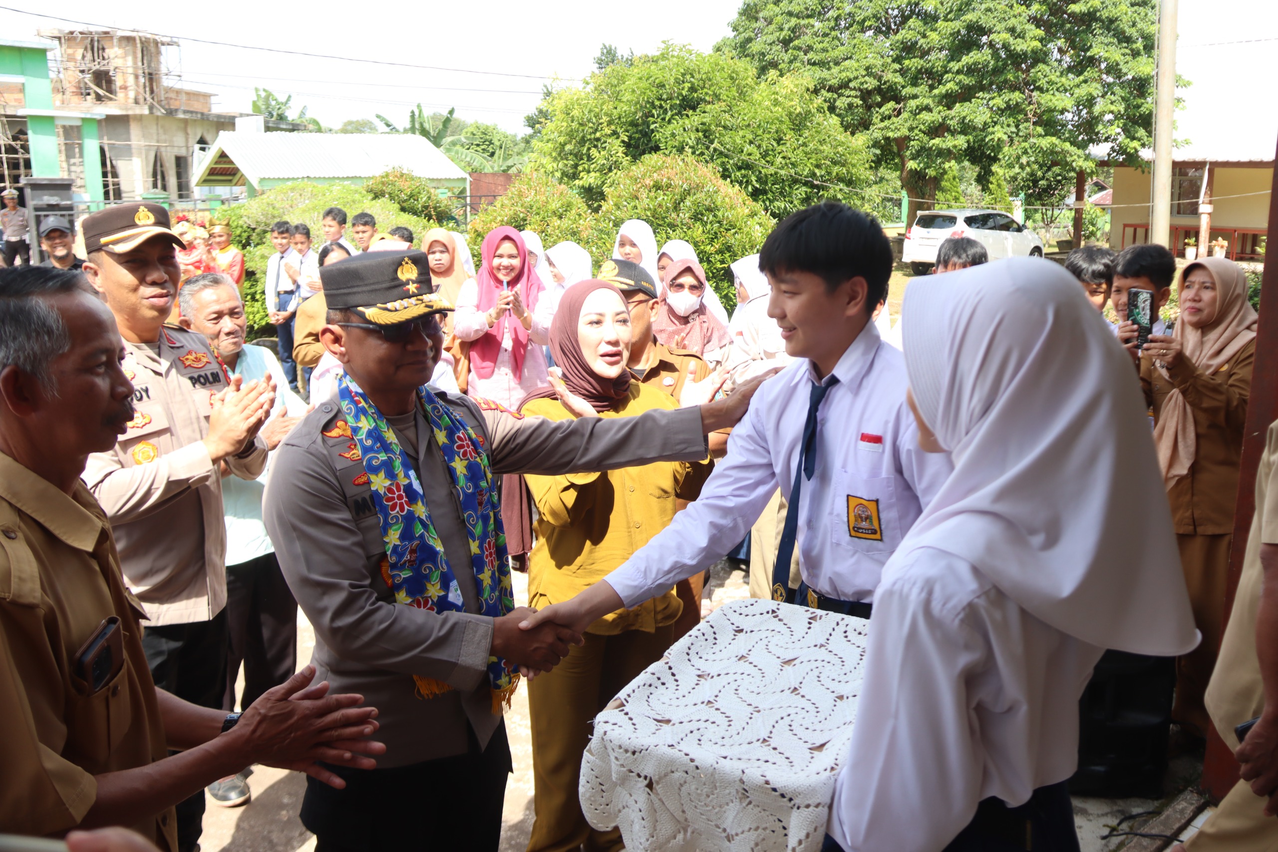Kunjungi Kampung Halaman di Beltim, Wakapolda Babel Nostalgia ke Sekolah Masa Kecilnya