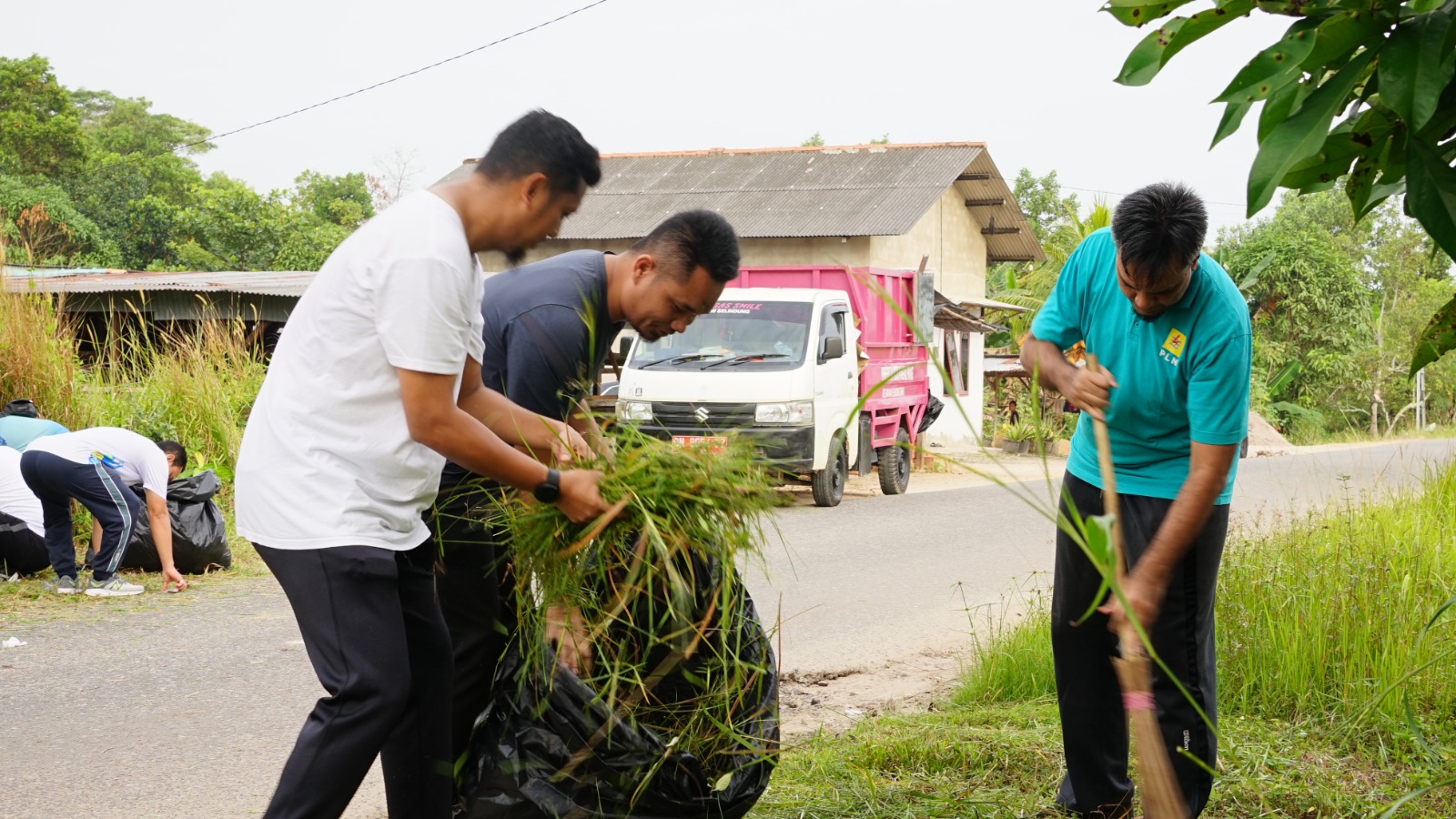 PLN Ikut Kolak Beko Cegah Banjir Pangkalpinang