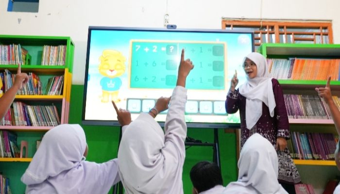 17 Ribu Papan Interaktif Digital Terkirim ke Sekolah-sekolah di Sumut, Siswa Lebih Semangat Belajar