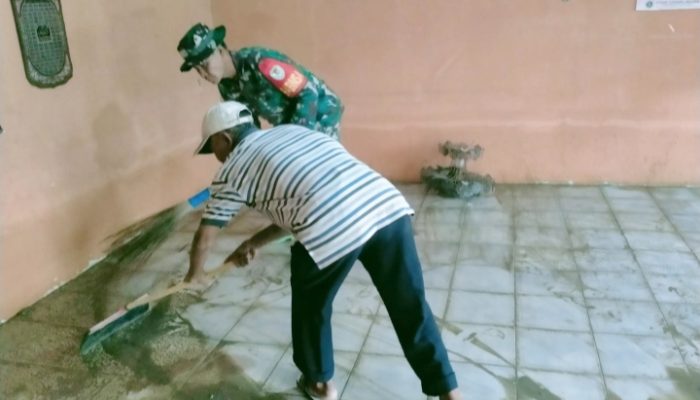 Kodim 0623/Cilegon Bersama Warga Gotong Royong Bersihkan Fasilitas Umum