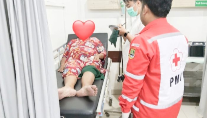 PMI Kota Cilegon Sigap Tangani Banjir Sambirata, Satu Warga Dirujuk ke Rumah Sakit