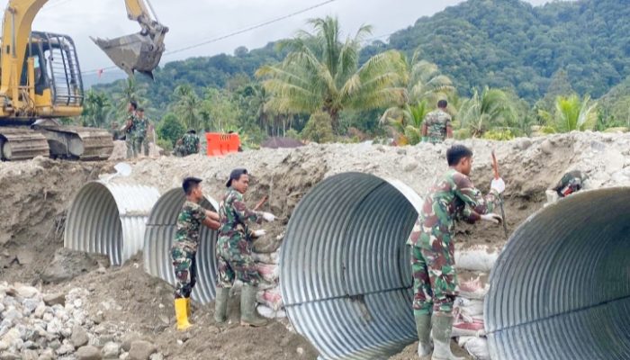 Gotong Royong Warga dan TNI, Jembatan Bailey hingga Armco Dikebut di Sumut dan Sumbar