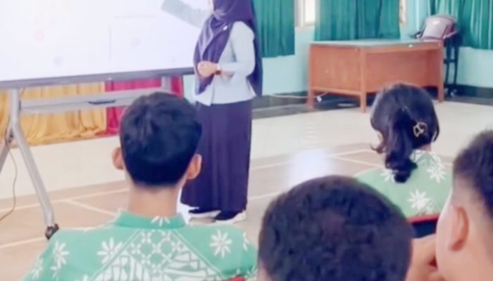 Transformasi Digital Pendidikan: Siswa SMA Seyegan Antusias Belajar Kimia dengan PID
