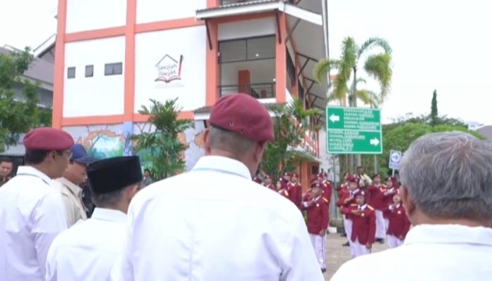 Karena Cinta Bapak, Sekolah Rakyat Ada: Sambutan Pelajar untuk Prabowo di Banjarbaru