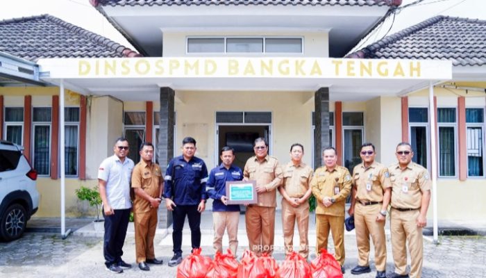 PT TIMAH Salurkan 300 Paket Sembako untuk Korban Banjir Bangka Tengah