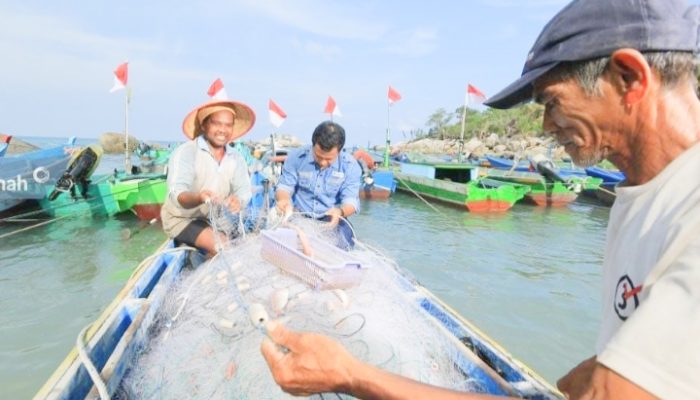 Program TJSL PT Timah lindungi nelayan dari risiko kerja