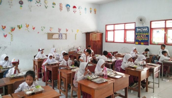 Kolaborasi Antar-Tefa SMK Perikanan dan Kelautan Puger Produksi 3.000 Paket MBG, Dukung Program Prabowo