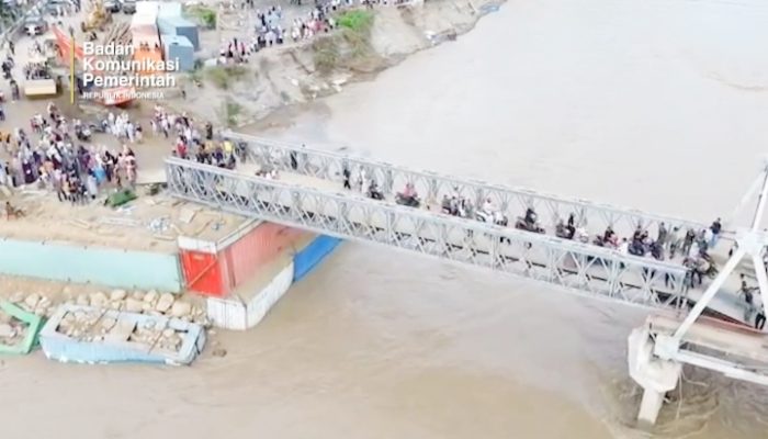 Cara TNI Membangun Jembatan di Wilayah Bencana Aceh