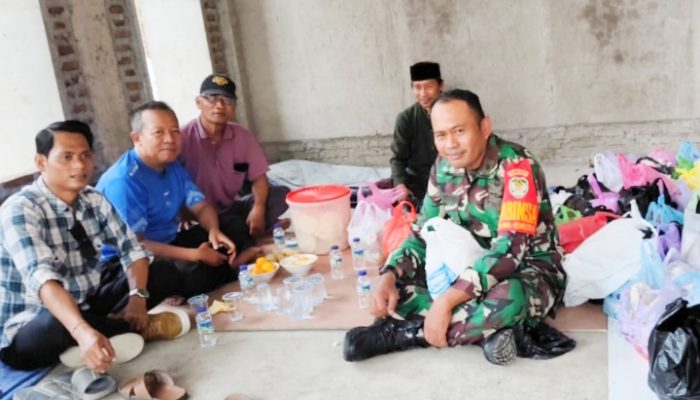 Babinsa Koramil 2302/Bojonegara Aktif Laksanakan Komsos, Perkuat Keamanan dan Gotong Royong Warga