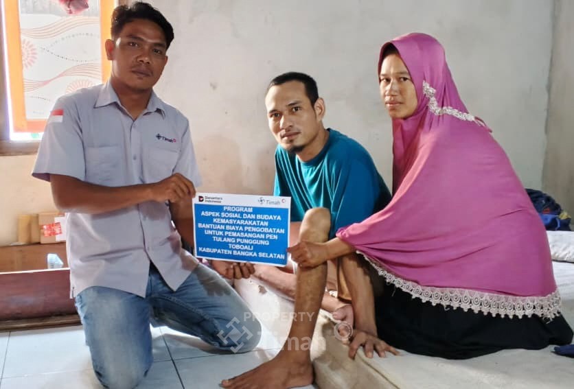 PT Timah Bantu Biaya Pengobatan Warga Bangka Selatan yang Lumpuh Akibat Kecelakaan