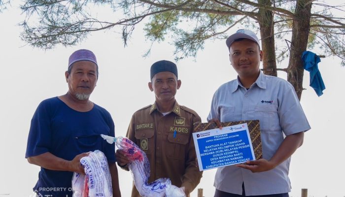 Dukung Nelayan Pesisir, PT Timah Salurkan Bantuan Alat Tangkap ke Desa Baskara Bakti