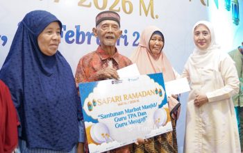 PT Timah Berbagi Kebahagiaan dengan Guru Ngaji dan Marbot Masjid