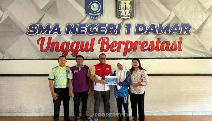 PT Timah Bantu Biaya Pengobatan Siswa Berprestasi SMAN 1 Damar