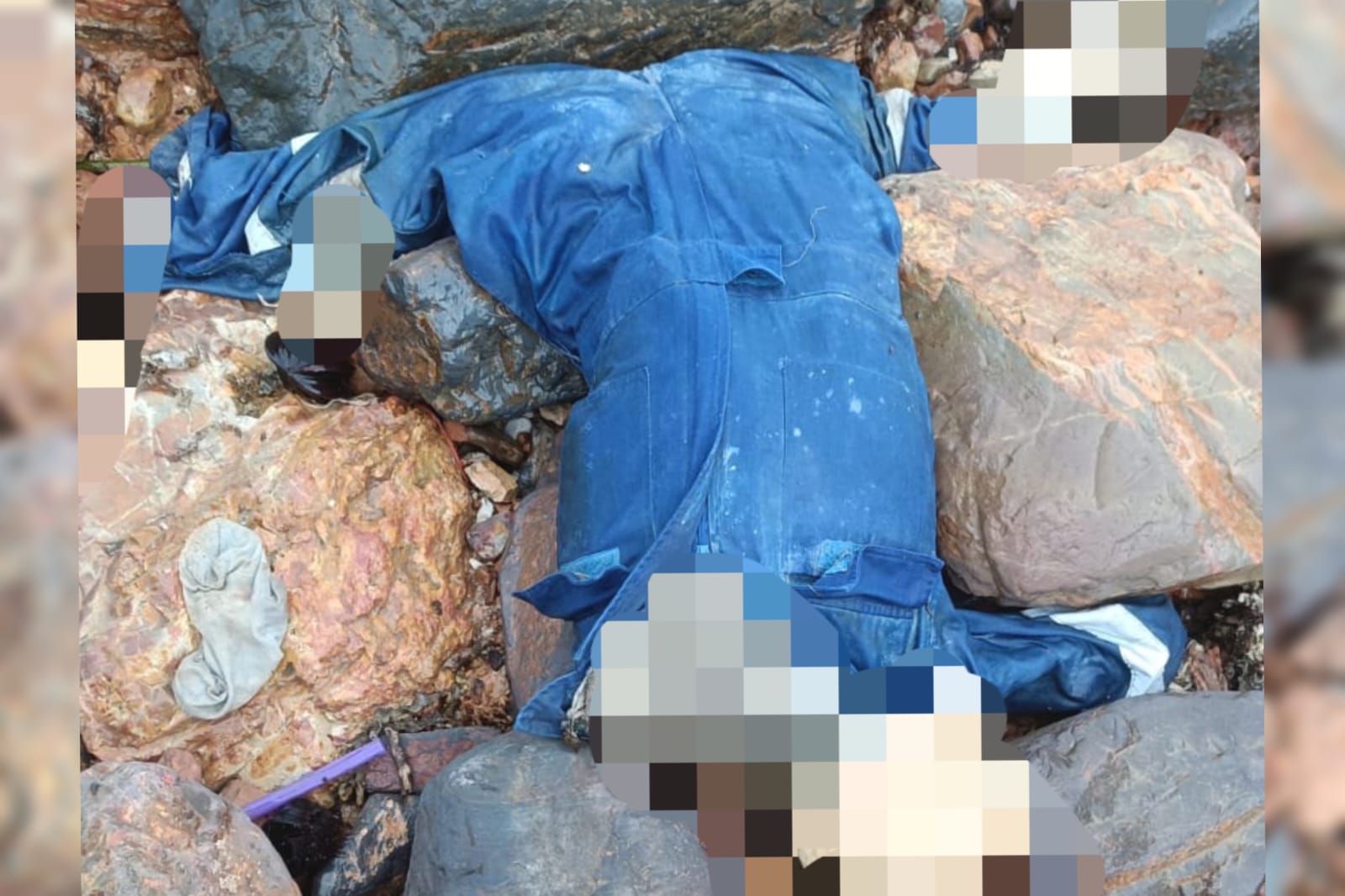 Mayat Tinggal Tengkorak di Pantai Sebagin Dievakuasi ke RS Bhayangkara Babel, Identitas Masih Misterius