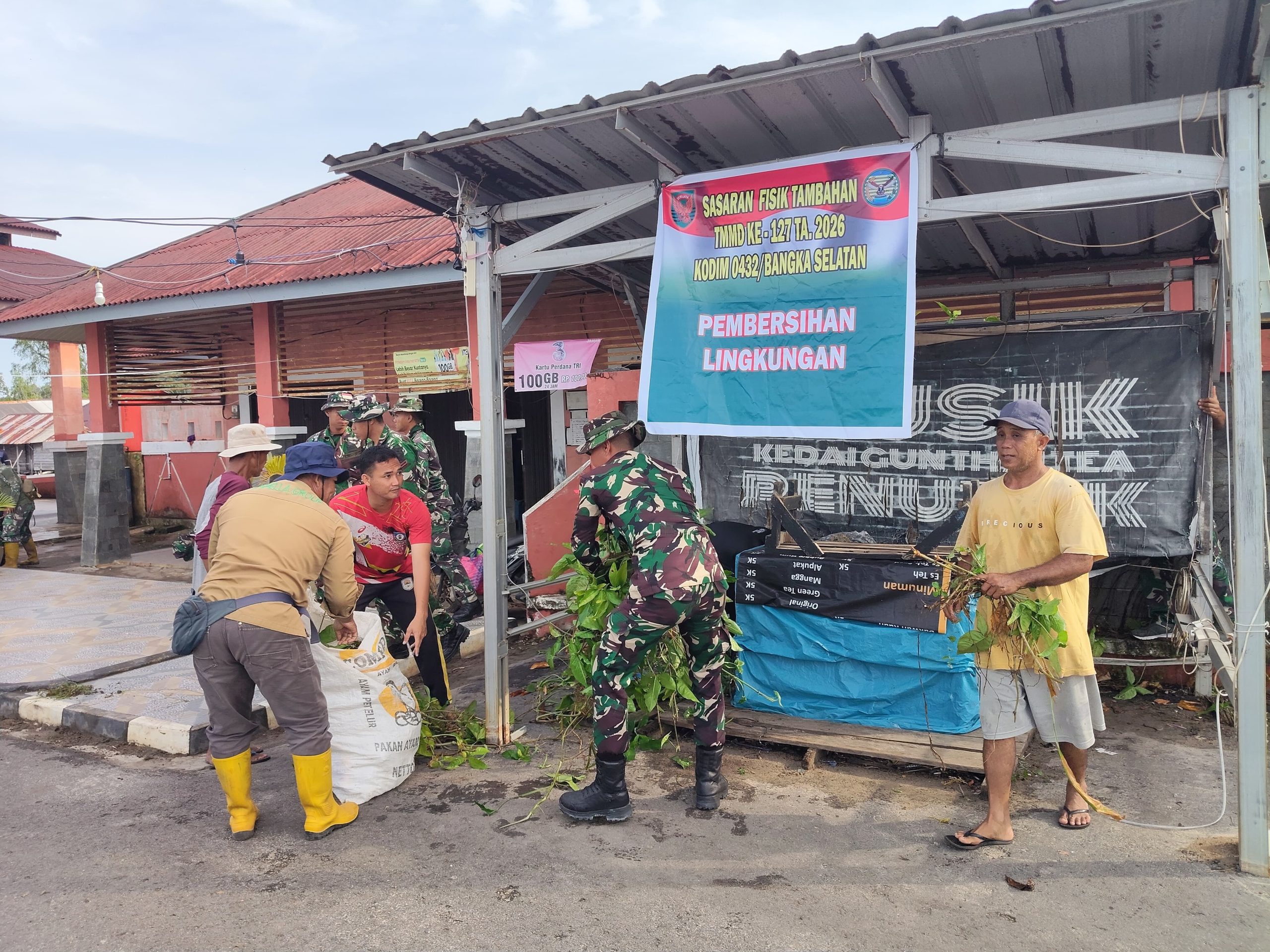 Tak Hanya Infrastruktur, TMMD Ke-127 Perkuat Kebersamaan Lewat Gotong Royong di Desa Penutuk