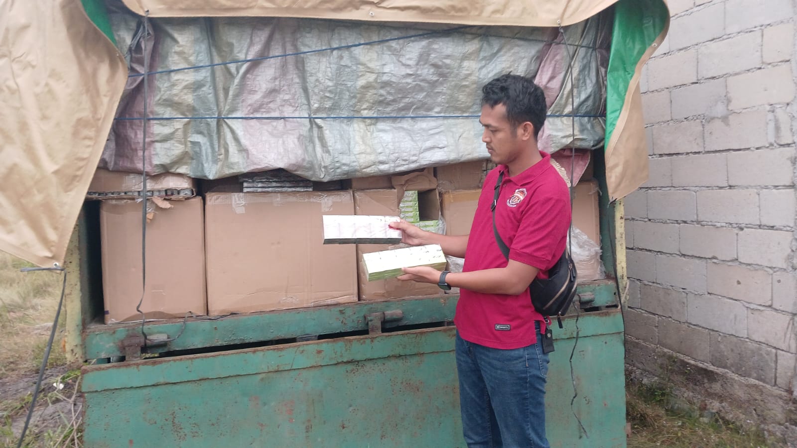 Truk Misterius Ditinggal Pemilik, Polres Belitung Bongkar 1,9 Juta Batang Rokok Ilegal Siap Edar