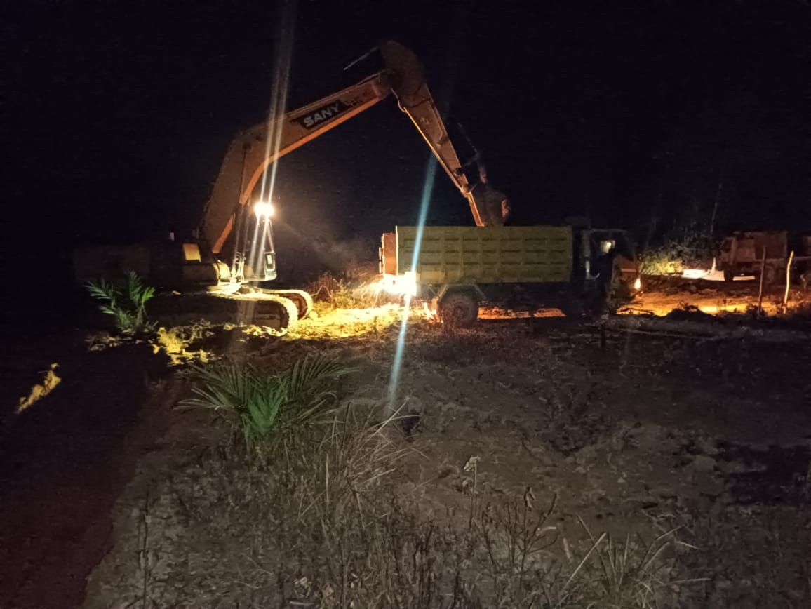 Kejar Target, Satgas TMMD Kodim 0432 Basel Lembur Bangun Jalan di Pulau Lepar