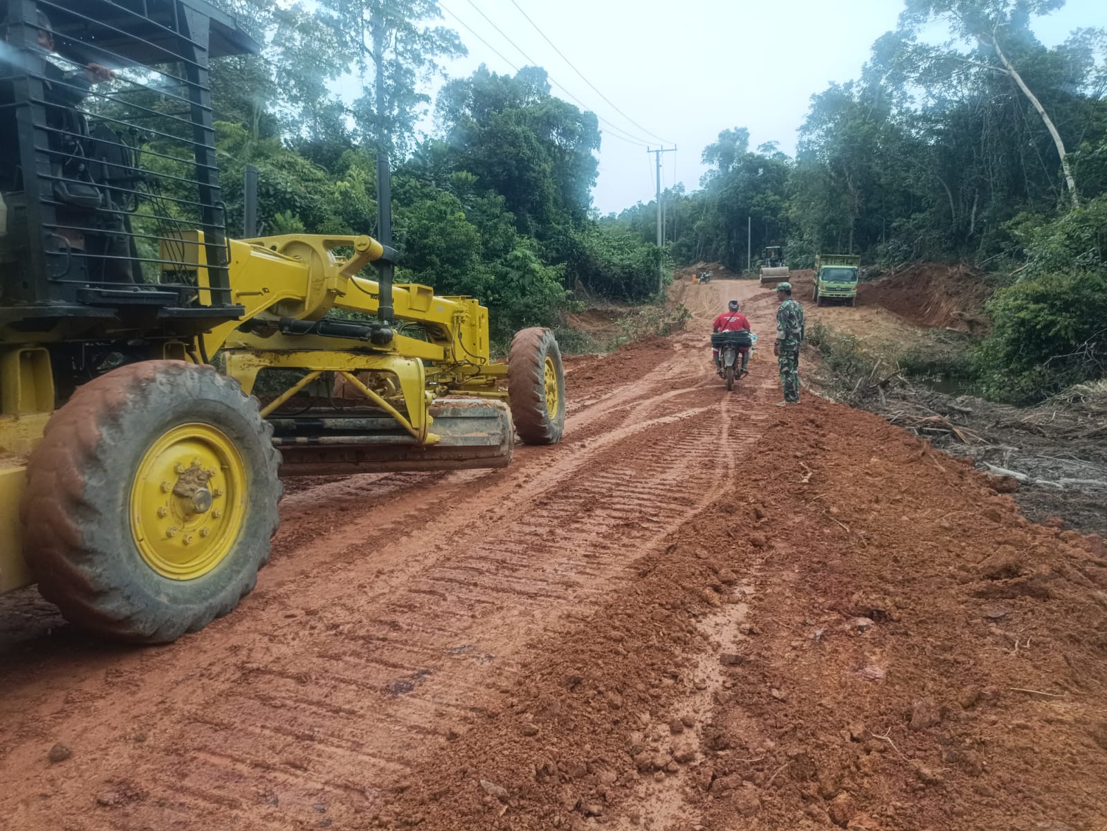 Satgas TMMD Kebut Pengerjaan Jalan 5,5 Km di Pulau Lepar, Akses Warga ke Sawah Segera Terbuka