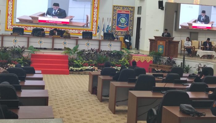 Paripurna DPRD Babel lantik PAW dan tetapkan pimpinan Badan Kehormatan