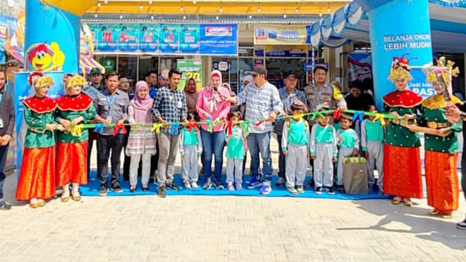 Gerai Indomaret Simpang Lima Toboali Resmi Dibuka, Wabup Debby: Buka Peluang Kerja Baru