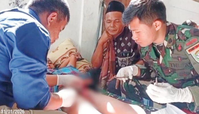 TNI “Jemput Bola” Cek Kesehatan Warga Terdampak di Aceh, Diikuti Ibu-ibu dan Balita