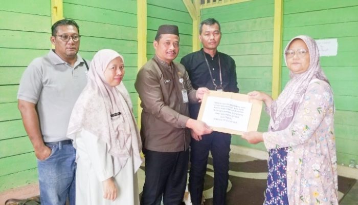 Pemprov Babel salurkan donasi ASN Peduli kepada keluarga almarhum Sigit