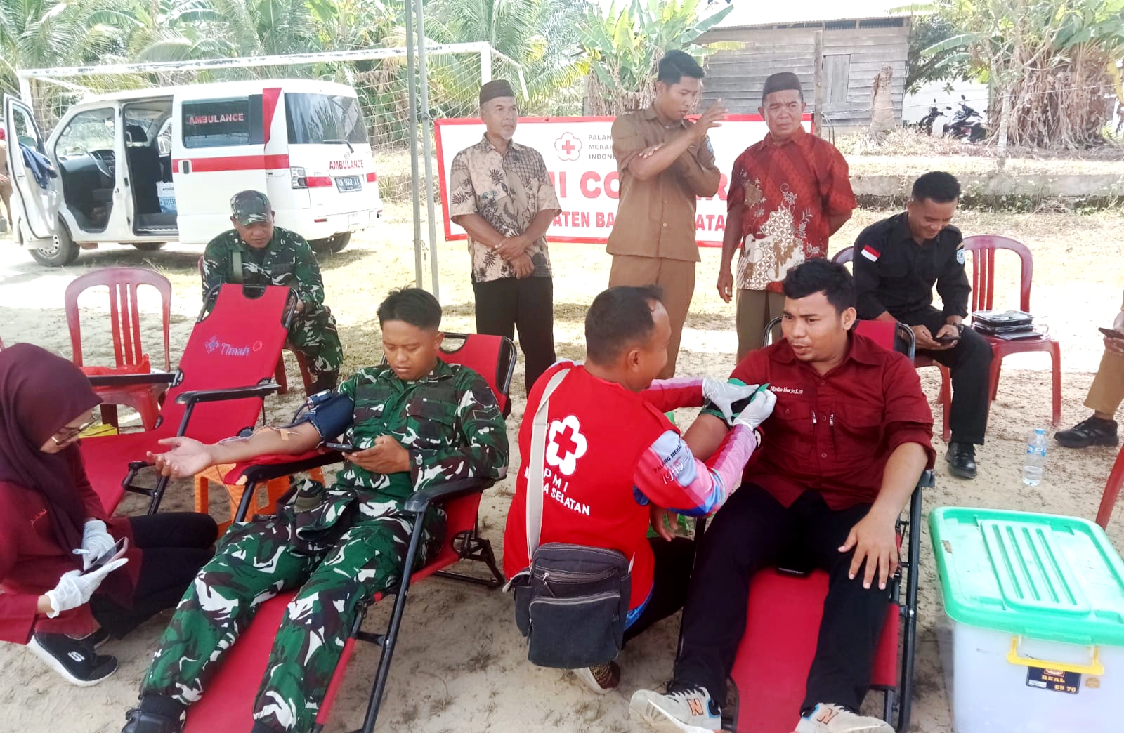 TMMD ke-127 Gelar Donor Darah di Desa Penutuk, TNI-Polri dan Warga Ikut Berpartisipasi