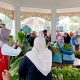 DLH Basel Gaungkan Gerakan Minim Sampah Lewat Bagi Sayur Gratis Tanpa Kantong Plastik