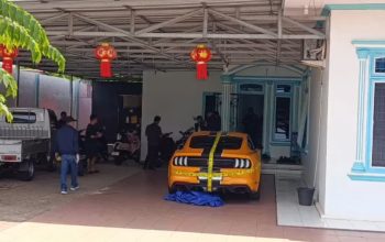 Mobil Mewah di Rumah Asui Kaposang Dipasangi Garis Polisi Saat Penggeledahan Bareskrim