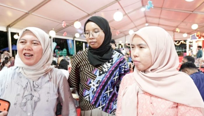 Melipir usai Ngantor, Tiga Sahabat Ini Terpukau Sajian Keberagaman di Imlek Festival 2577