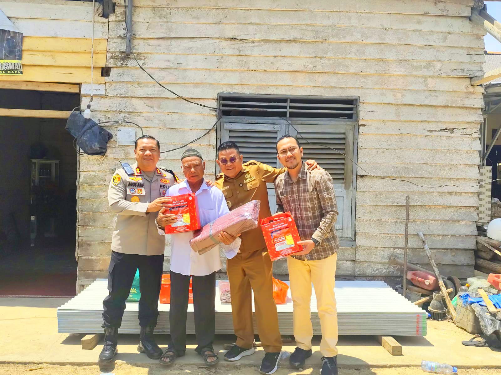 Respons Laporan Medsos, Riza Herdavid Turun Langsung Bantu Warga Terdampak Cuaca Ekstrem