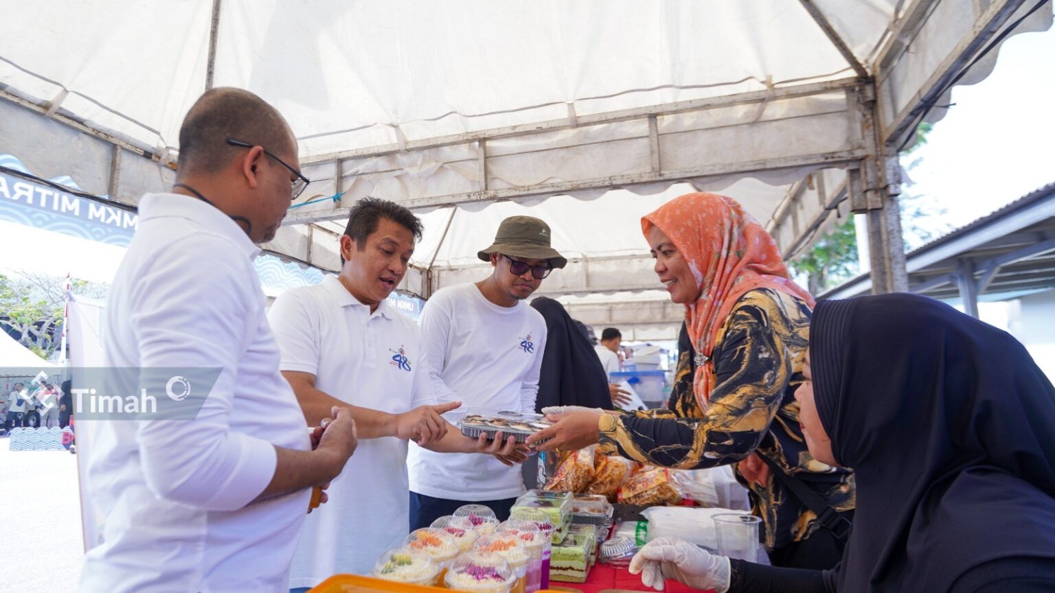 PT Timah Libatkan UMKM Lokal di Safari Ramadan Mentok, Pesanan Produk Camilan Capai 790 Bungkus