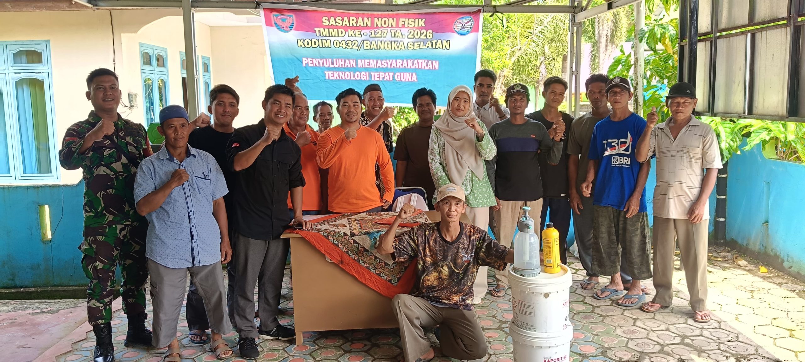 Satgas TMMD Pulau Lepar Basel Latih Petani Bikin Pupuk Organik