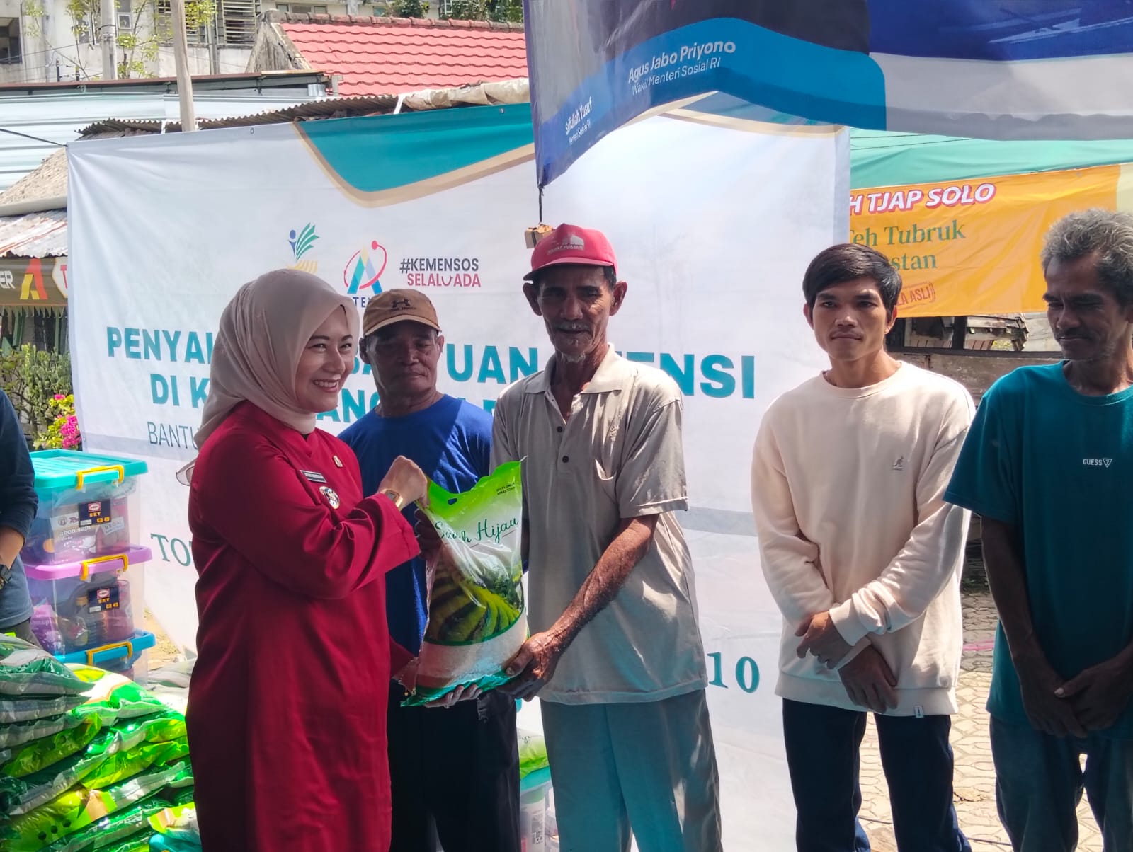 249 Warga Pangkalpinang Terdampak Paceklik Terima Bantuan Sosial