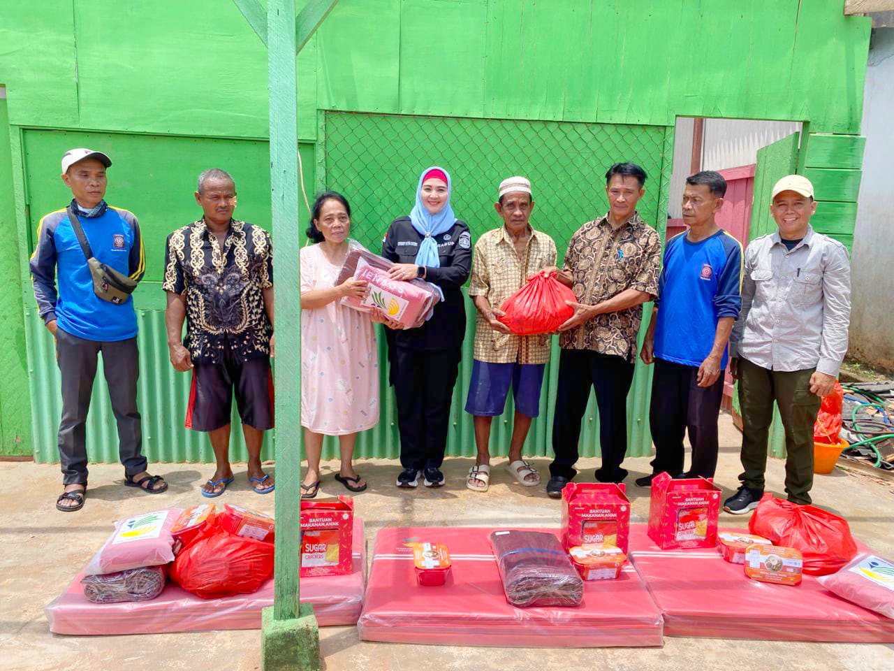 Pasca Puting Beliung di Desa Sadai, Wabup Debby Tinjau Rumah Warga dan Salurkan Bantuan