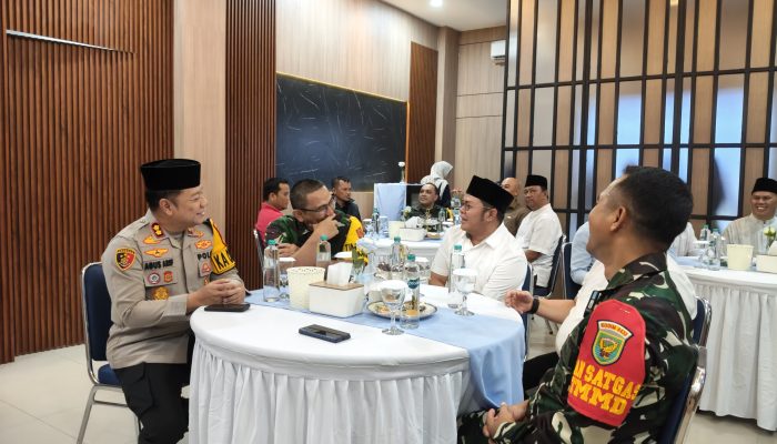 Perkuat Sinergi TNI dan Pemda, Bupati Bangka Selatan Buka Puasa Bersama Satgas TMMD