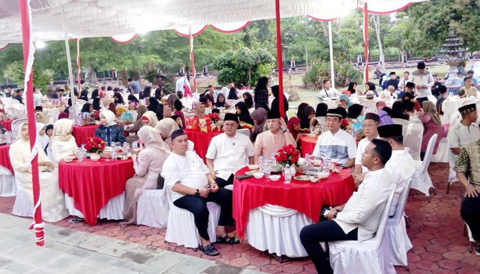 Buka Puasa Bersama 200 Anak Yatim, Riza Herdavid: Doa Mereka Jadi Kekuatan Bangka Selatan