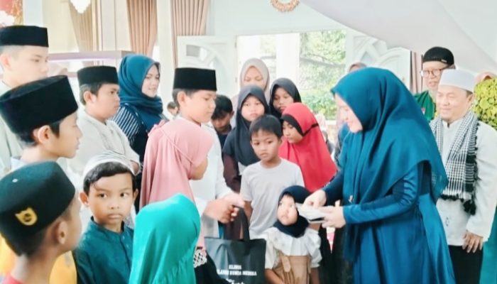 Seratus Undangan Hadiri Buka Puasa Bersama dr. Agus Hasan Setiawan, MM Puluhan Anak Yatim Terima Santunan