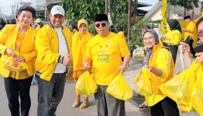 Pimpin Aksi Berbagi Takjil untuk Masyarakat