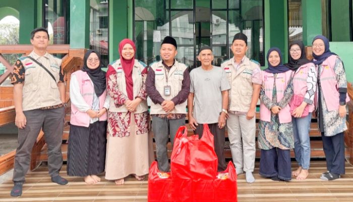 YBM PLN Berbagi Takjil untuk Warga Tanjungpandan