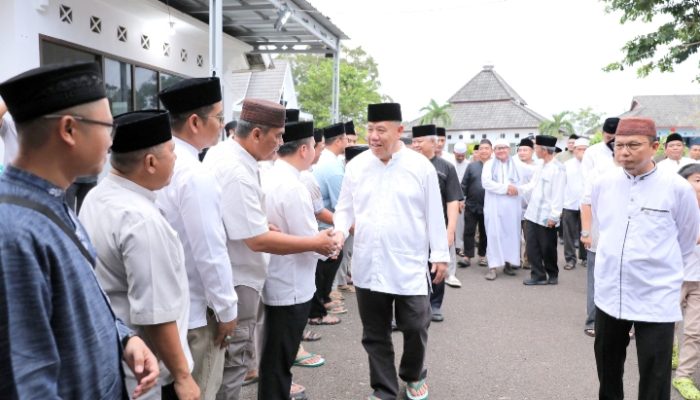 Gubernur Babel bersama Bupati Bangka Tengah salurkan bantuan pendidikan, kesehatan, dan dhuafa.