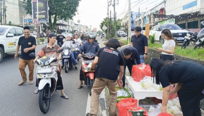 PWI Pokja Pangkalpinang Tebar 300 Takjil Gratis, Wujud Kepedulian Wartawan di Bulan Ramadan