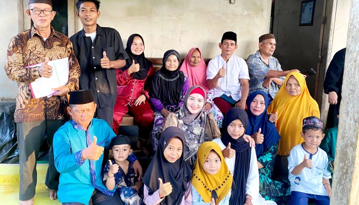 Wabup Debby dan Baznas Basel Silaturahmi Ramadan, Buka Puasa Bersama Warga Desa Suka Jaya