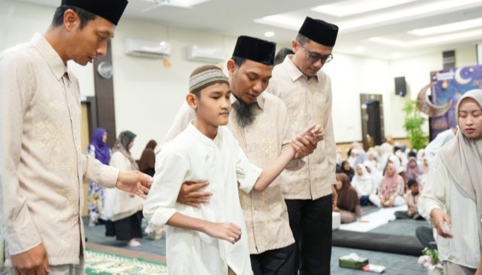PLN Babel Gelar Buka Bersama dan Salurkan Zakat