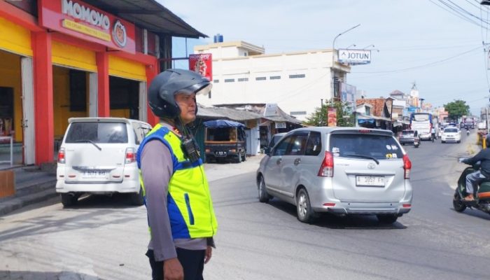 Polisi Pastikan Arus Wisata Anyer Aman dan Terkendali Pasca Kepadatan