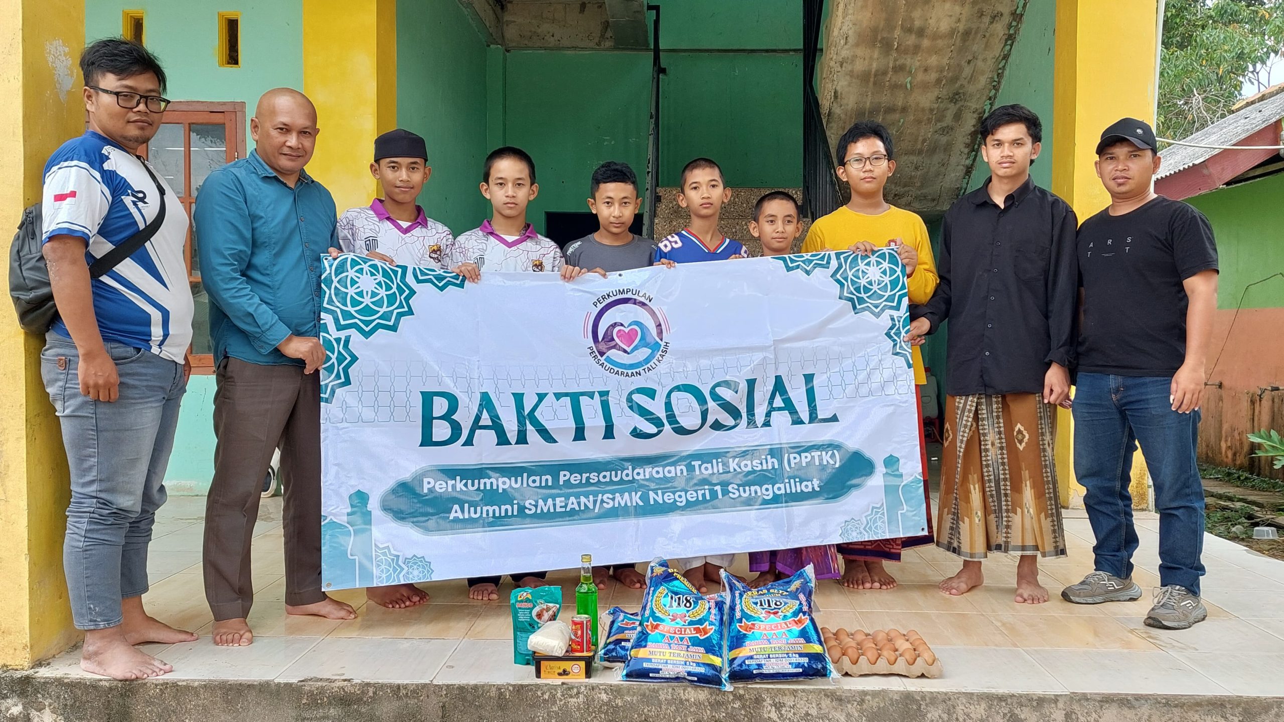 PPTK Gandeng PWI Bangka Selatan Salurkan Bansos Ramadan ke 4 Ponpes di Toboali