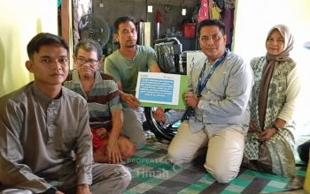PT TIMAH Serahkan Bantuan Kursi Roda untuk Warga Teluk Radang