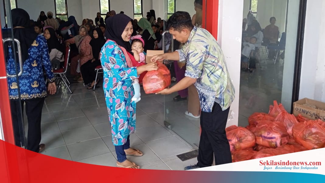 Cegah Stunting, OJK Babel Bagikan 100 Paket Nutrisi ke Keluarga di Bangka Barat
